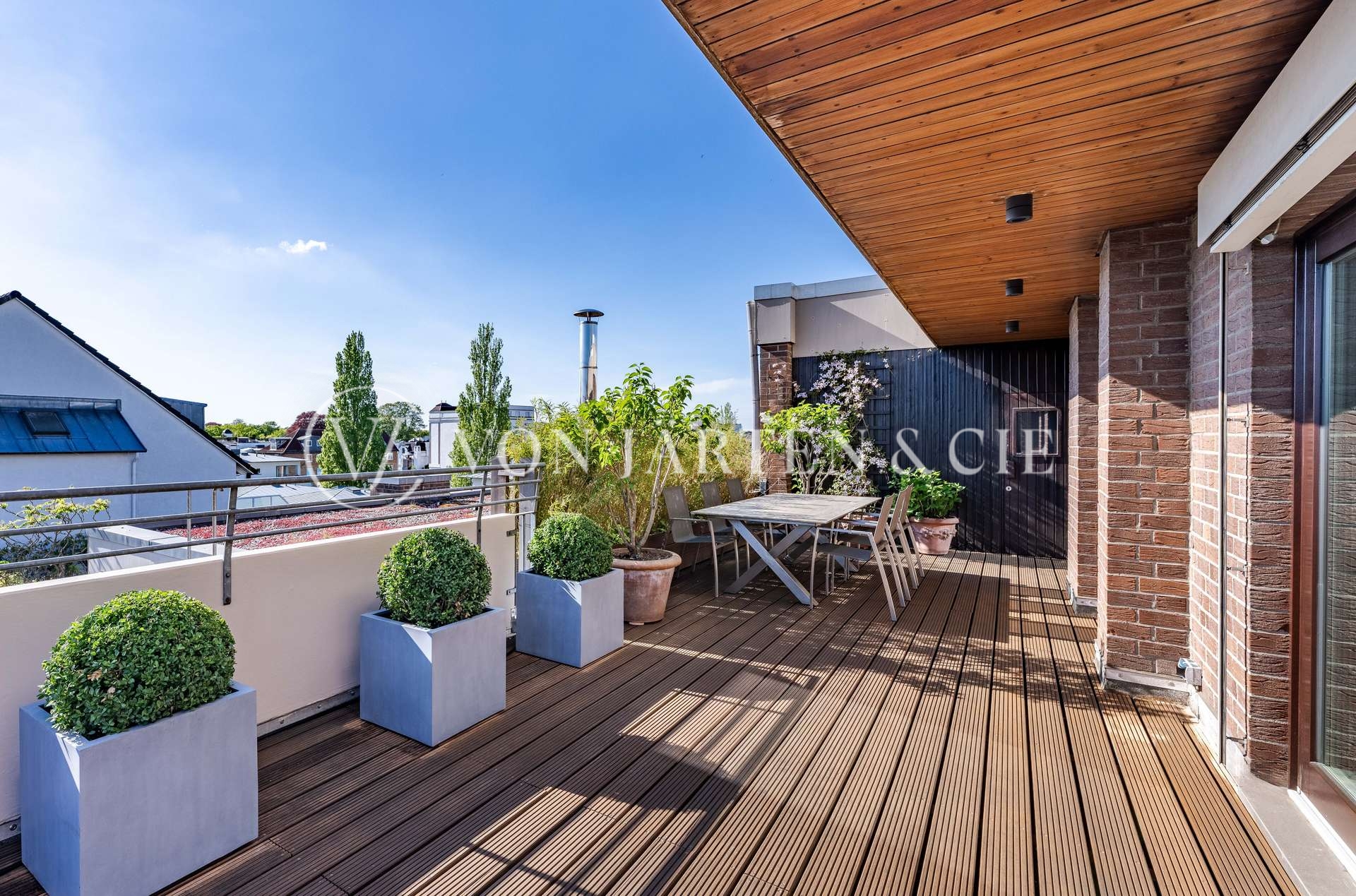 Teilüberdachte Terrasse