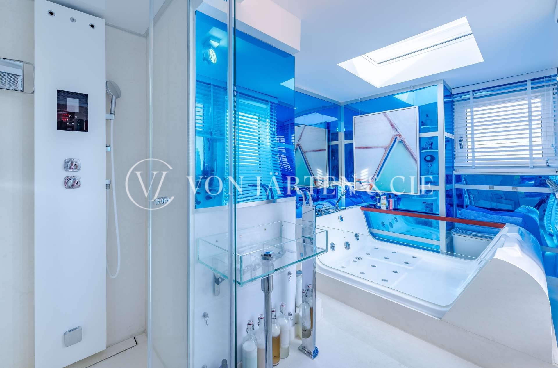 Vollbad mit Whirlpool und Ausblick