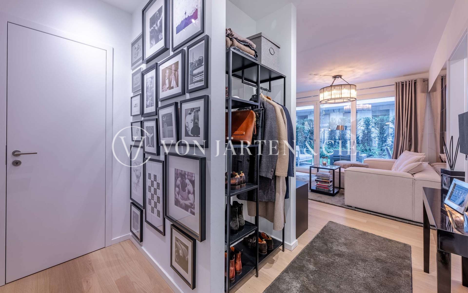 Eingang mit Garderobe