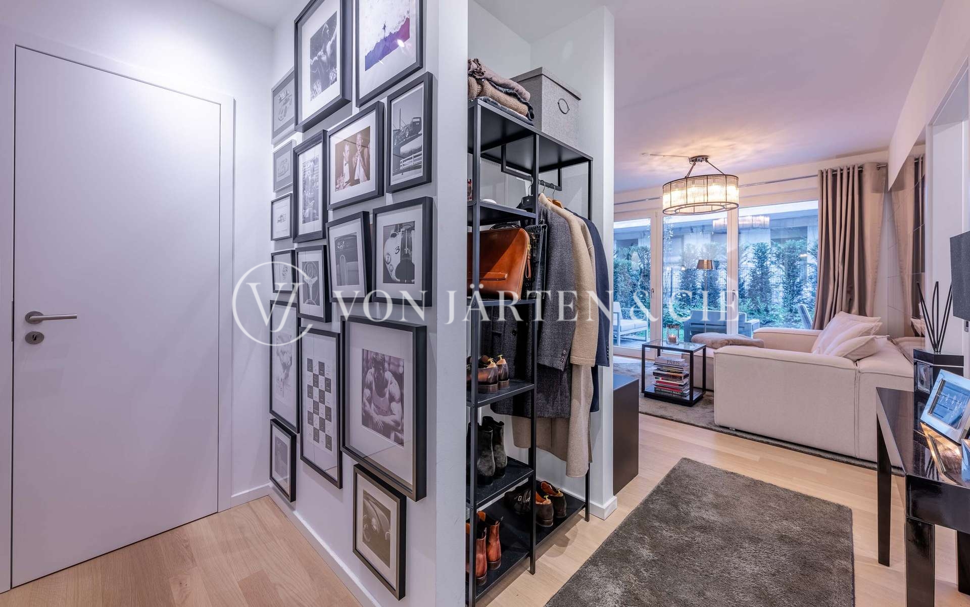 Eingang mit Garderobe
