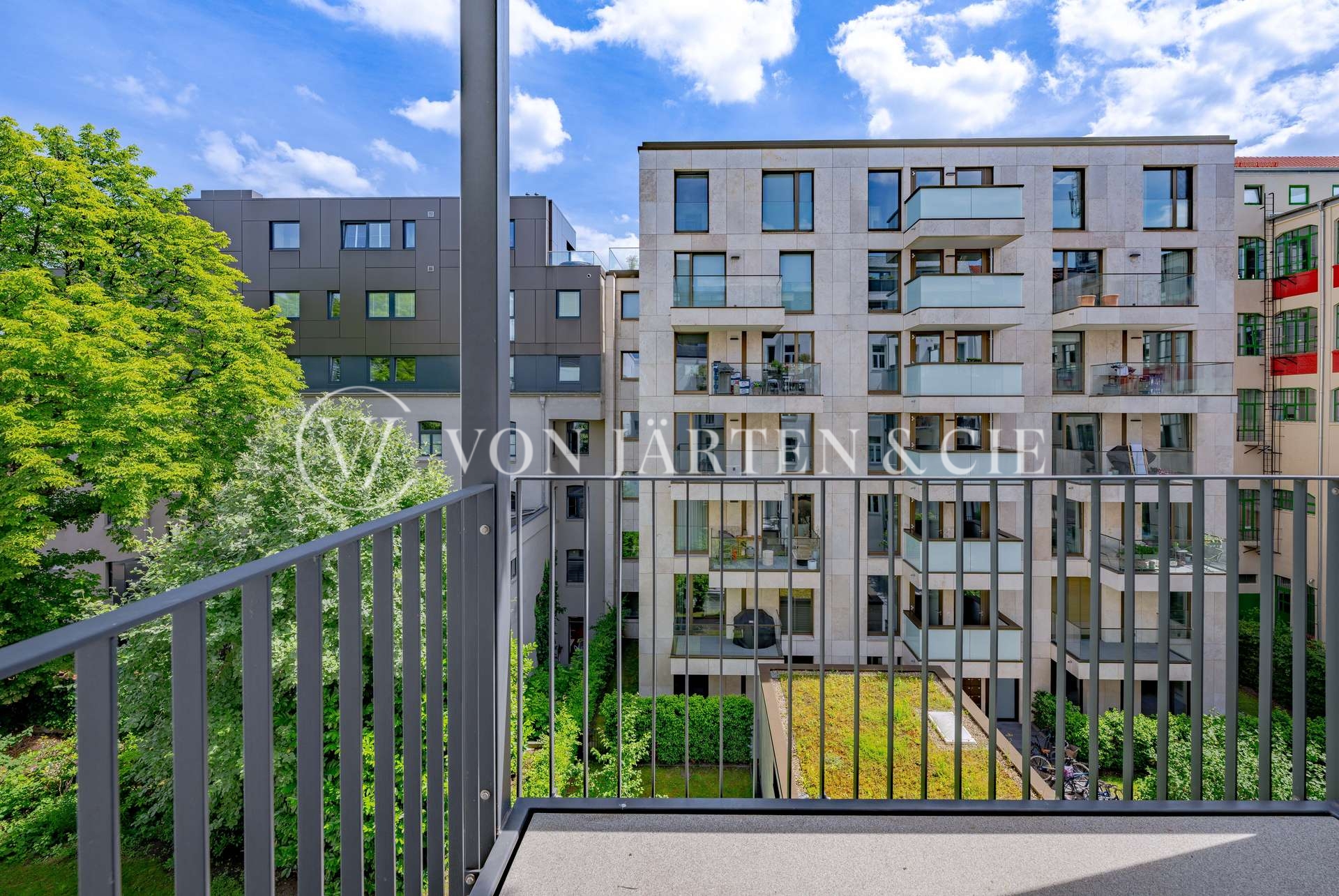 Balkon zum ruhigen Innenhof