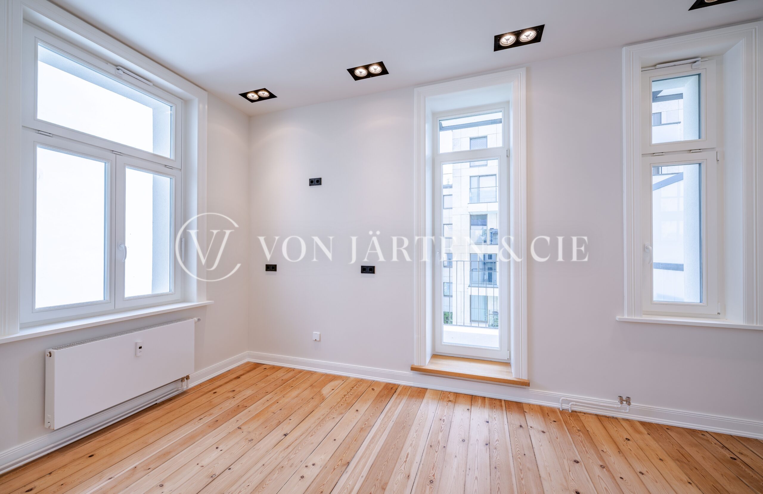 Küche mit Zugang zum Südbalkon